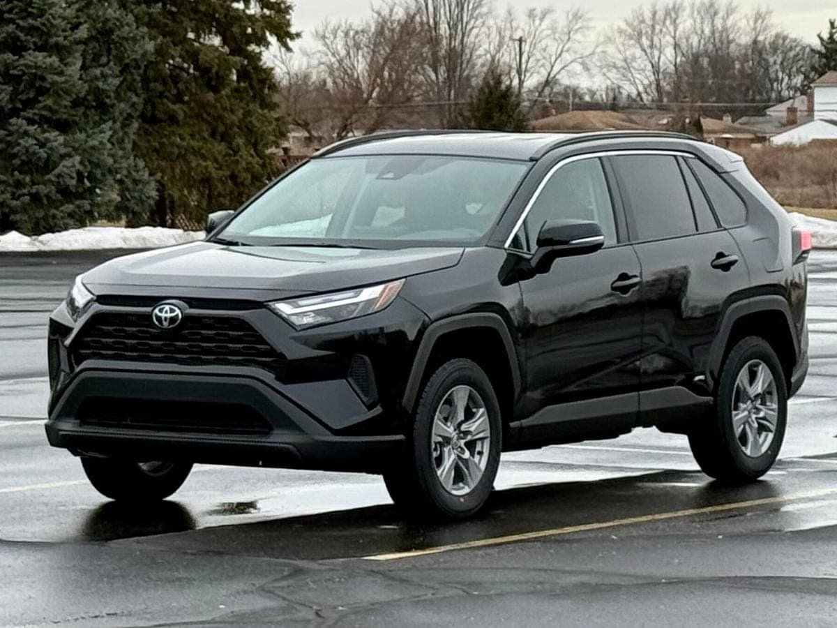2025 Toyota RAV4 Hybrid XLE AWD — photo 1